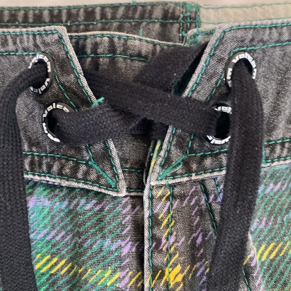 Mens Volcom 31 waist Ozzy Wrong Board shorts with two pocket closures. - Picture 4 of 7